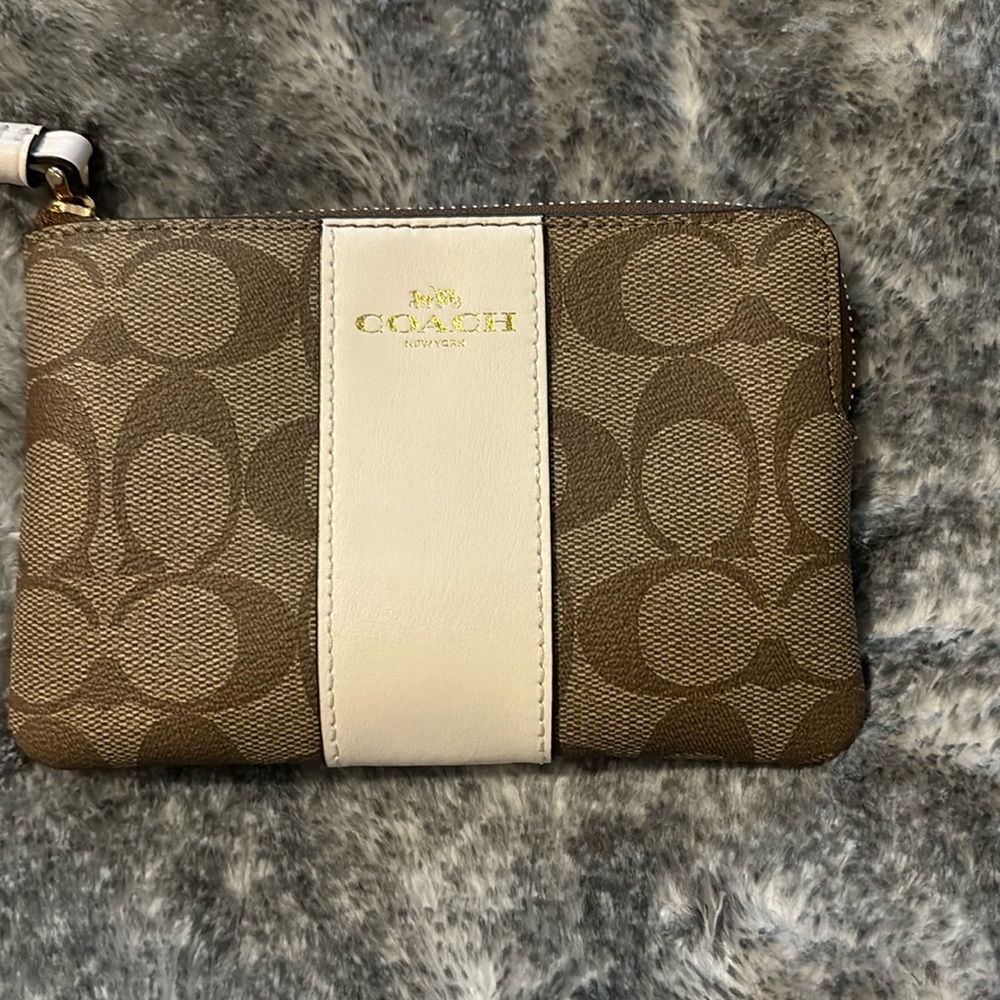 Coach wristlet never used
